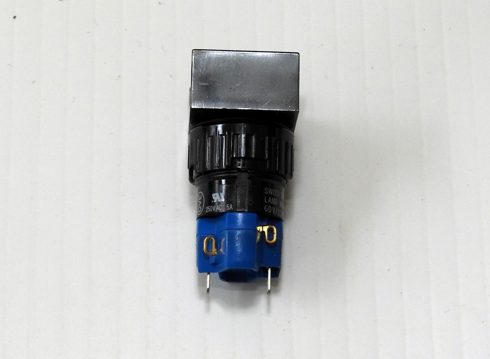 EAO 51.121-025, Momentary Illuminated Rectangular Pushbutton, 1NO/1NC panel mnt