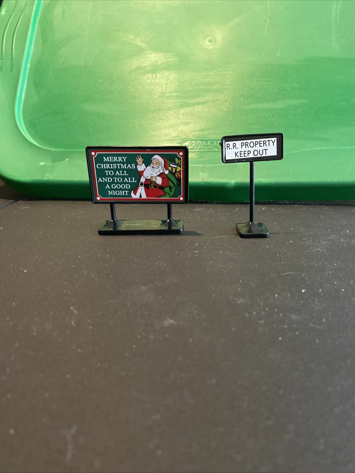 Eztec Christmas North Pole Express 2 Piece Signs Keep Out, Merry Christmas