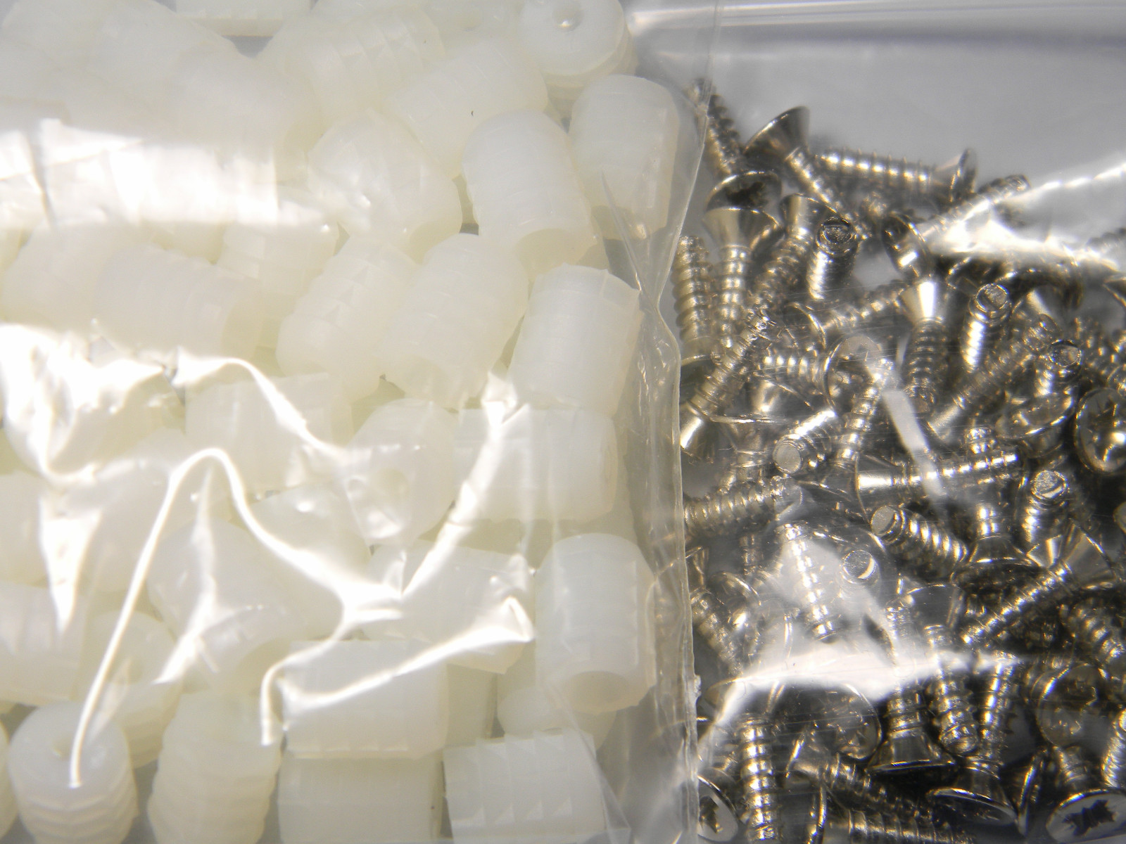 (100) 8 MM Dowel Inserts with screws