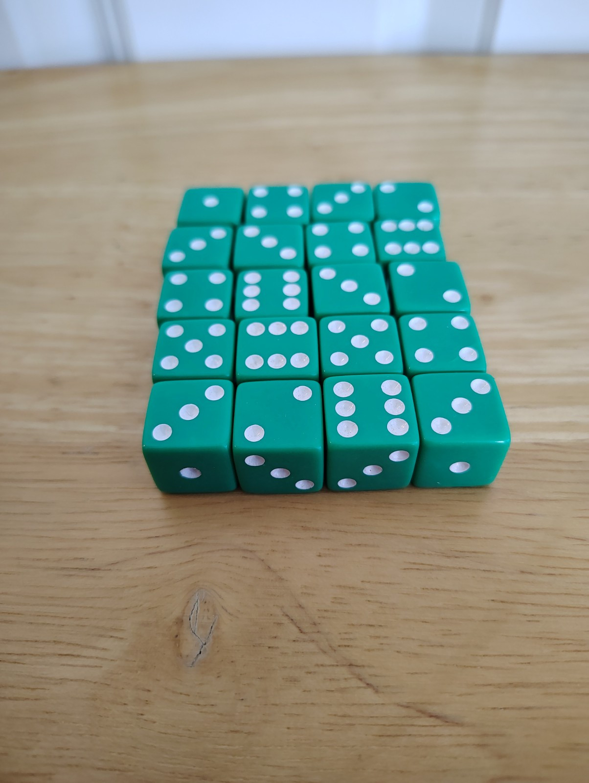 Pre-Owned 16mm 6 Sided Game Dice Green with White Pips Square Sided 20 Count