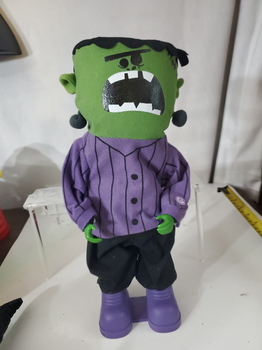 Bolts Bgie Frankenstein an animated Hllwn decoration produced by Gemmy 2010 READ