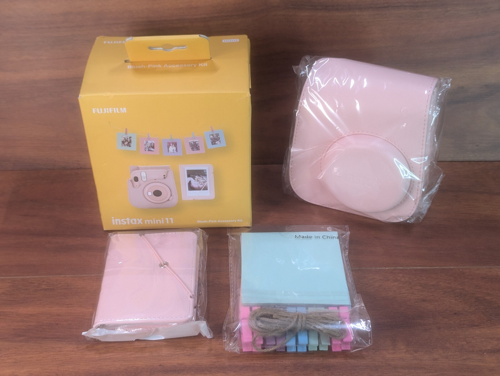 Fujifilm Instax Mini 11 Blush Pink Accessory Kit New In Open Box