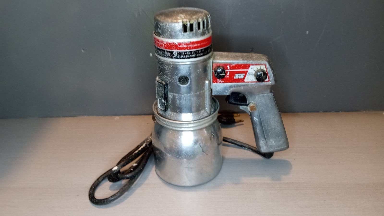 Vintage EE Electro Solid State Rotary Airless Paint Gun Model 2400 Silver Read