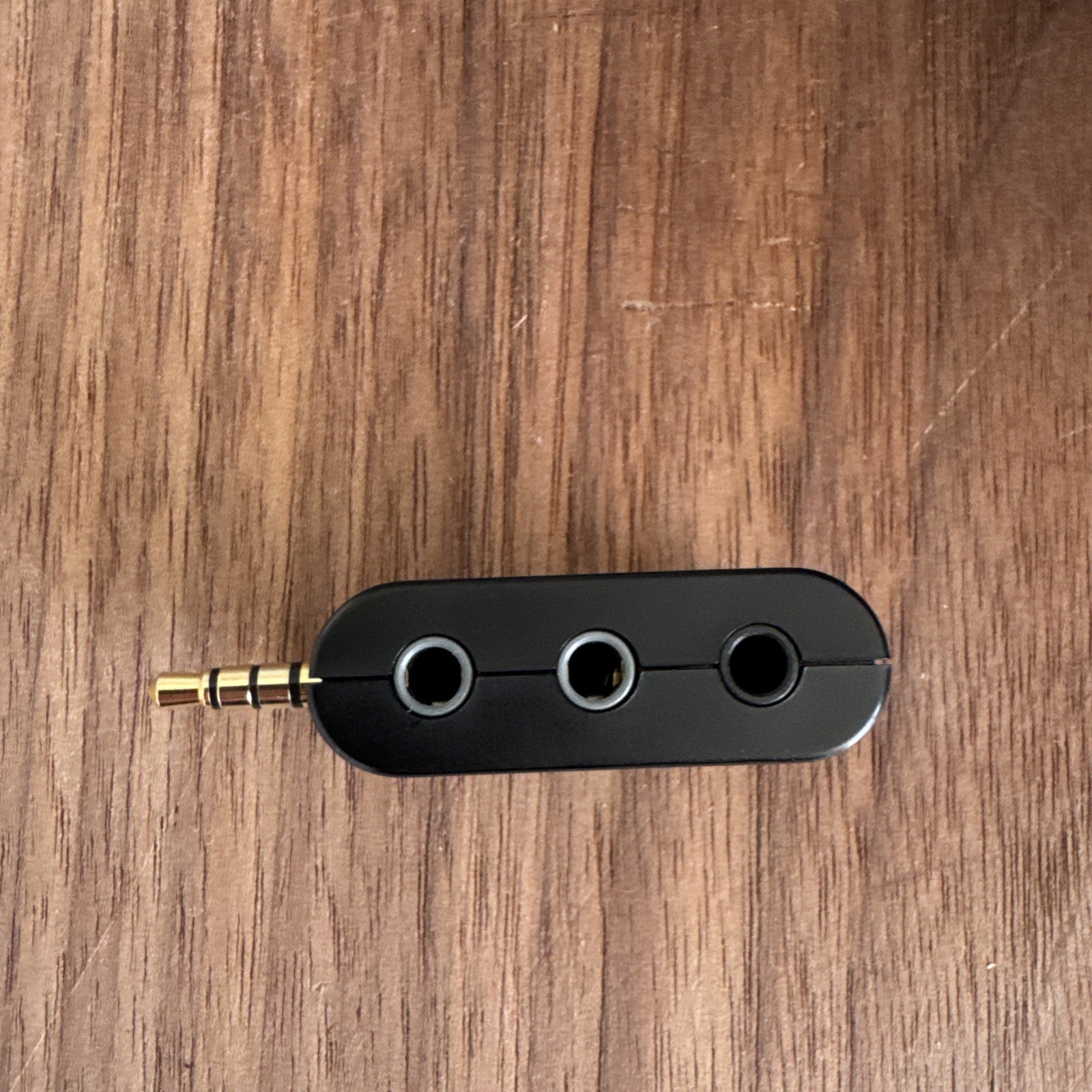 RØDE SC6 dual TRRS adapter.
