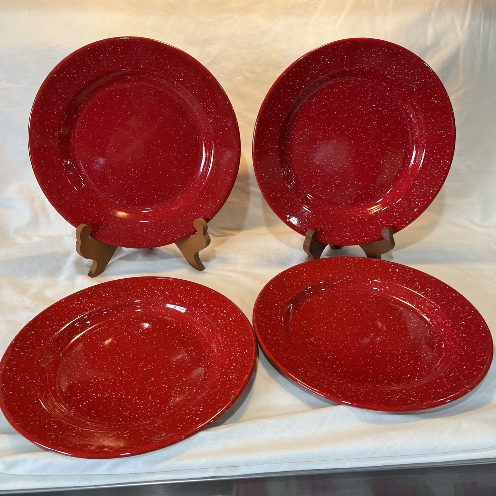 Red White Speckled Enamelware Camping Plates 10” Set Of 4 Outdoor Activities EUC