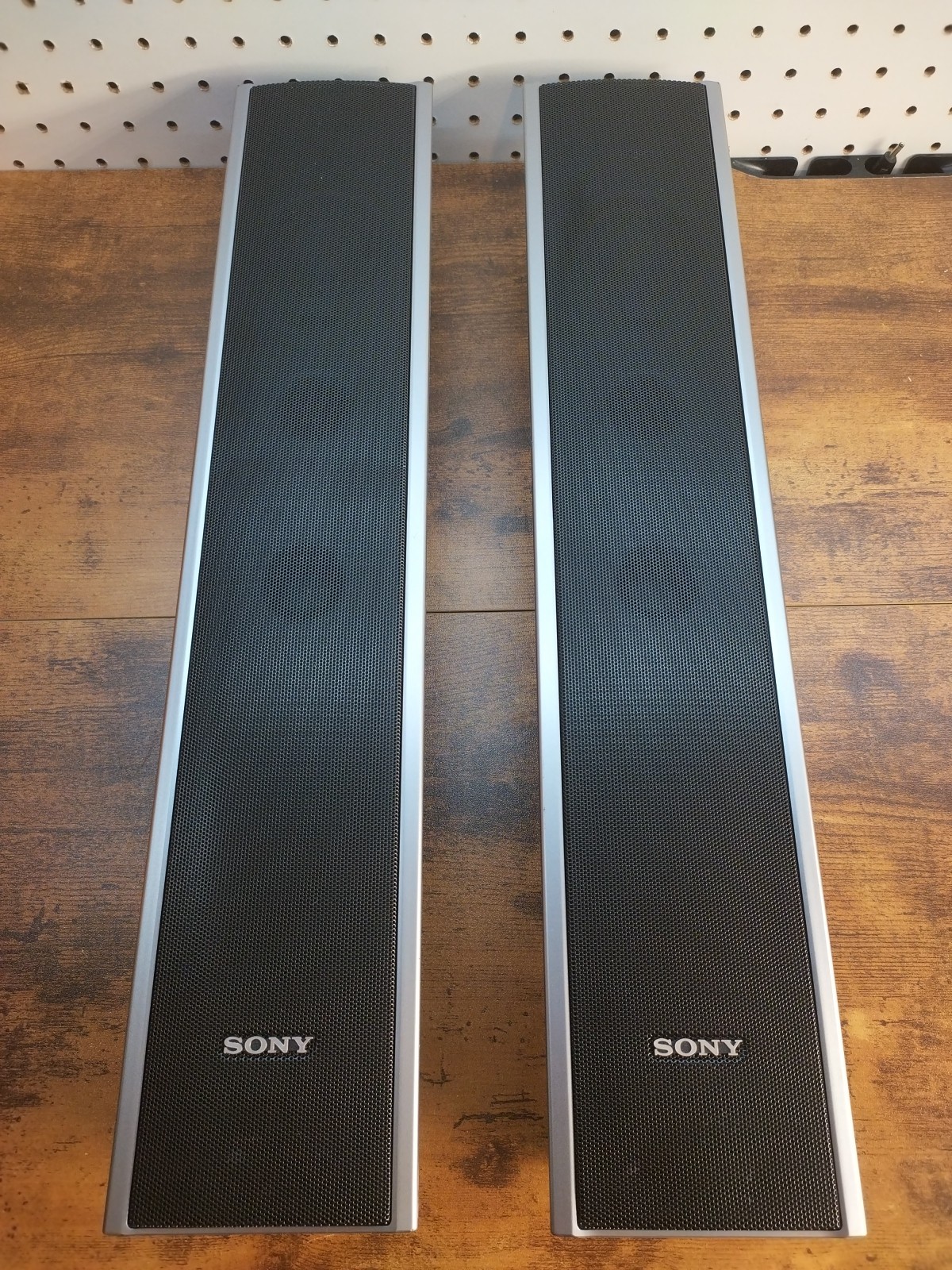 (2) Sony 5.1 Surround  3Ω Tower Speakers  SS-TS82