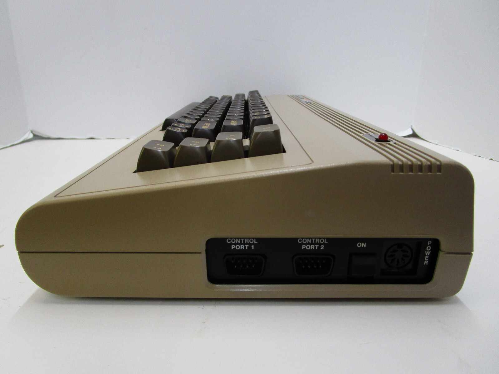 COMMODORE 64 COMPUTER 326298 HEATSINKS CERAMIC TESTED AND WORKING LOT #70