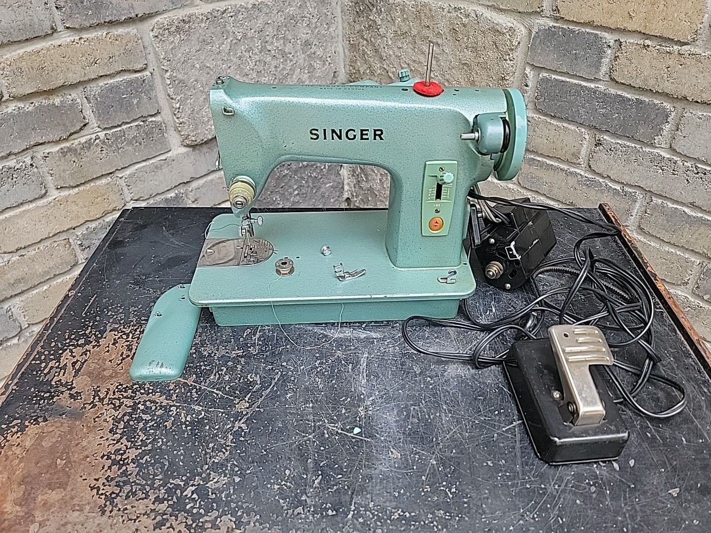 Singer Sewing Machine Green Model 285J Made In Canada Parts Repair