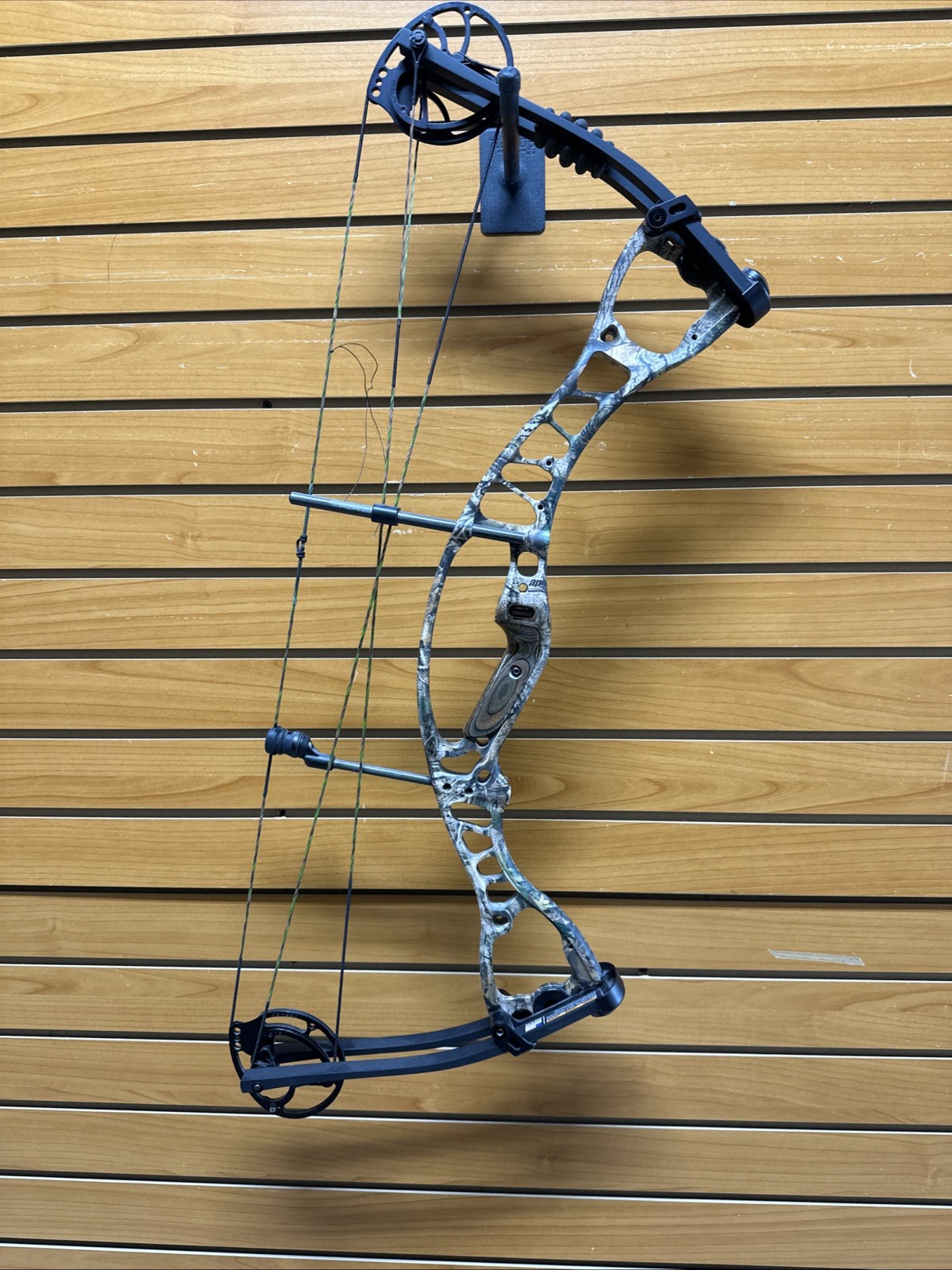Hoyt Alpha Max 32 Compound Bow - RH - #3 Cam - #3 Mod