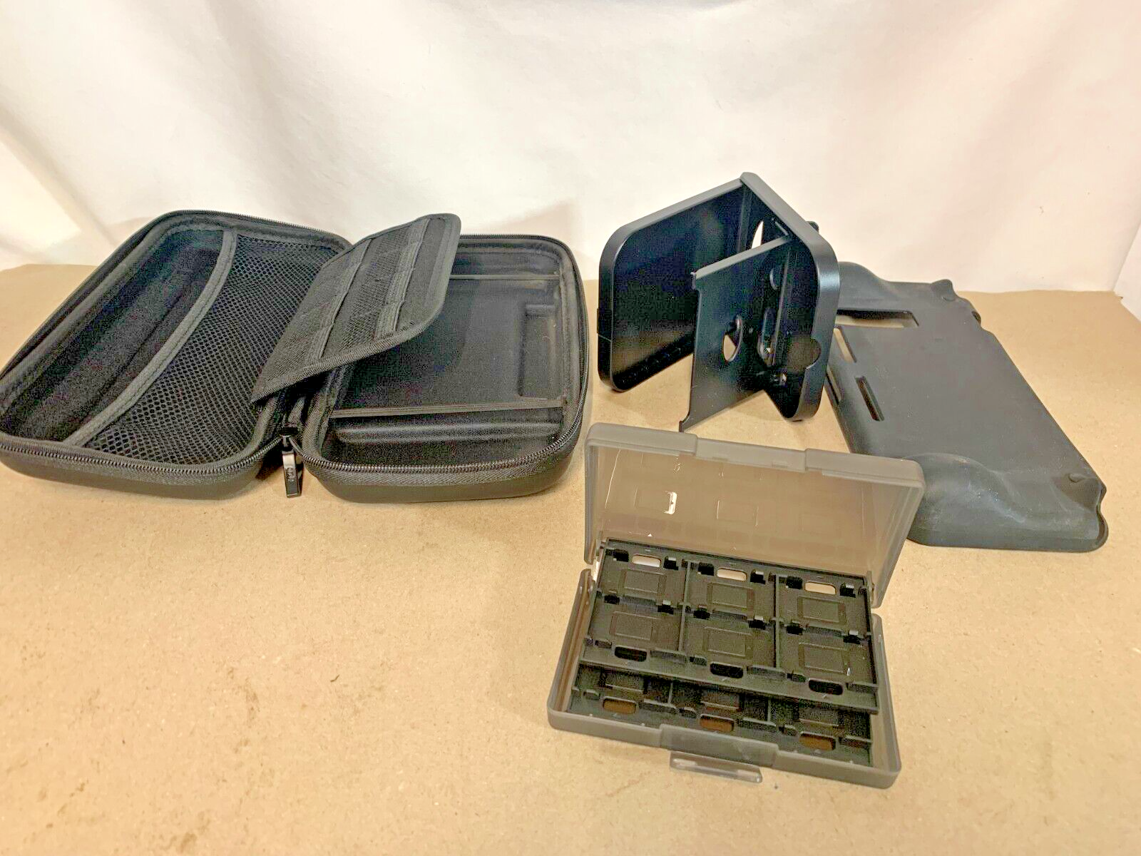 Orzly Switch Travel Carry Case with Inserts Mint Condition!