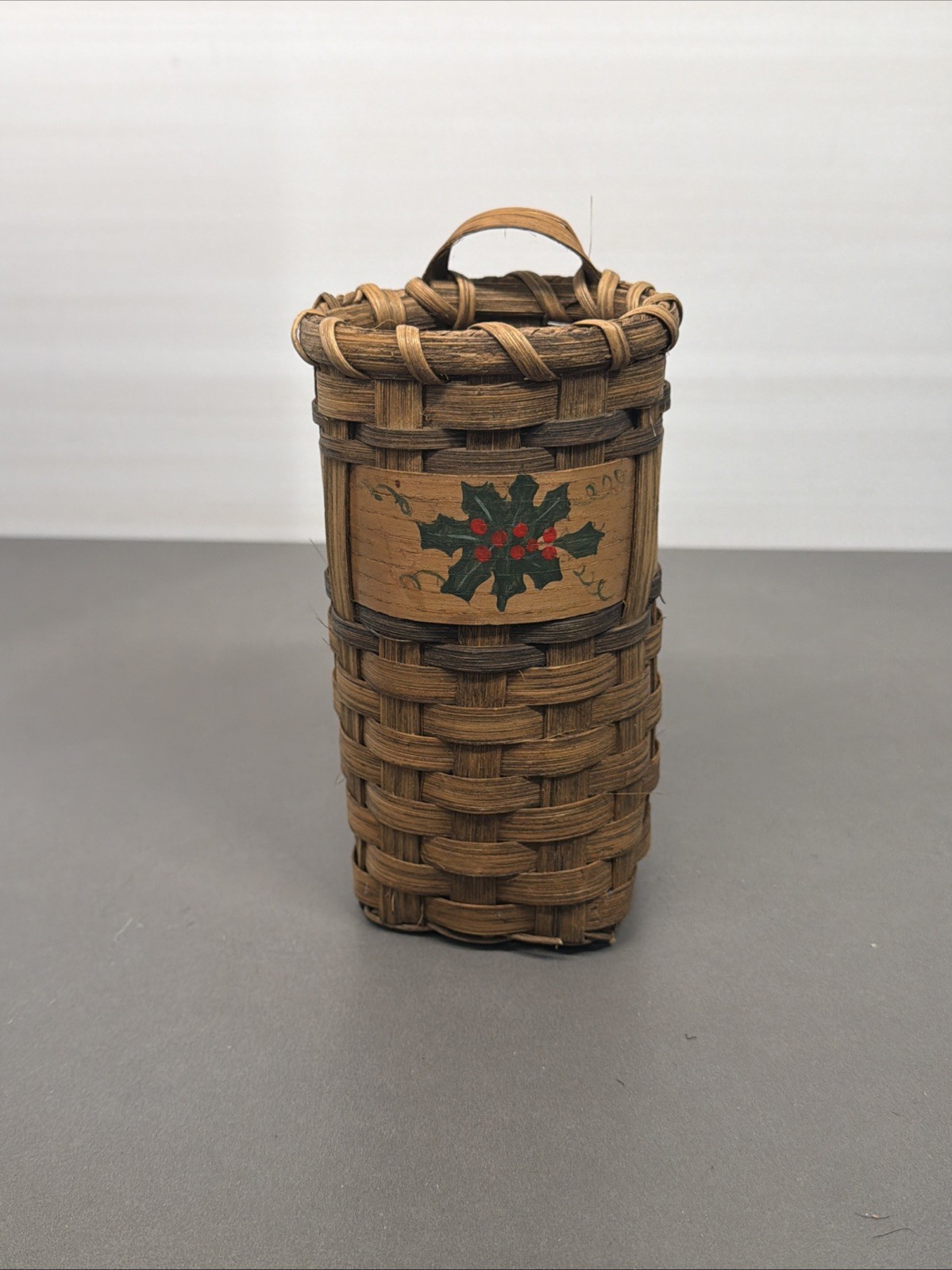 Wood Hanging Basket W/ Berry Design Bt35