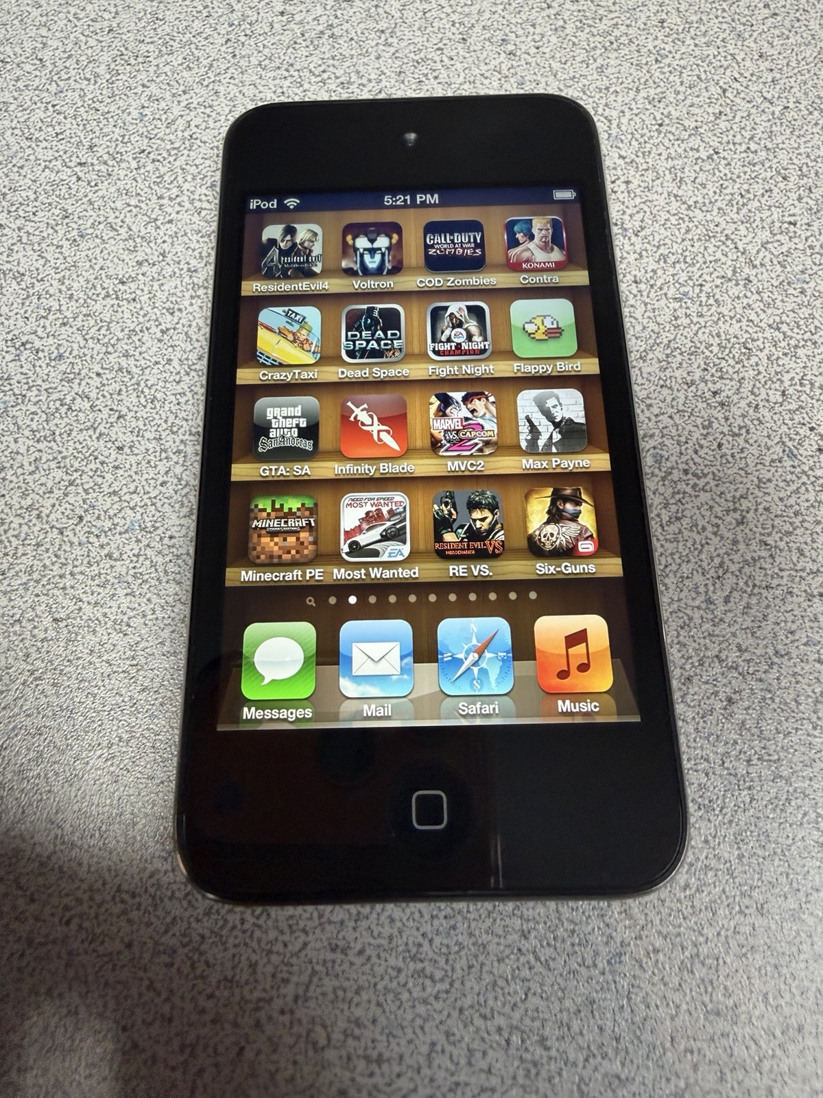 iPod touch 4th 64gb 160 Retro Games Voltron Resident Evil Infinity Blade