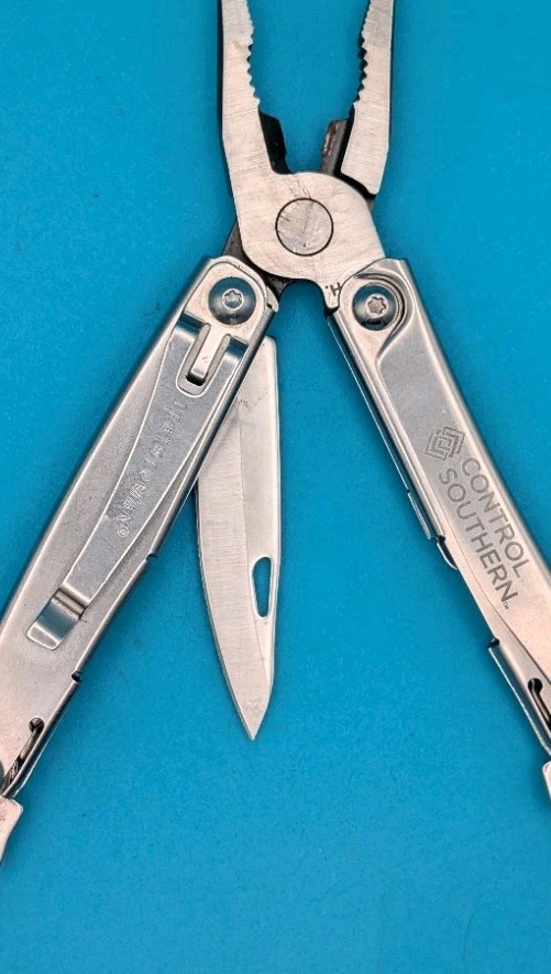 Leatherman Rev 3.8" Multi-Tool, Stainless! *CONTROL SOUTHERN*