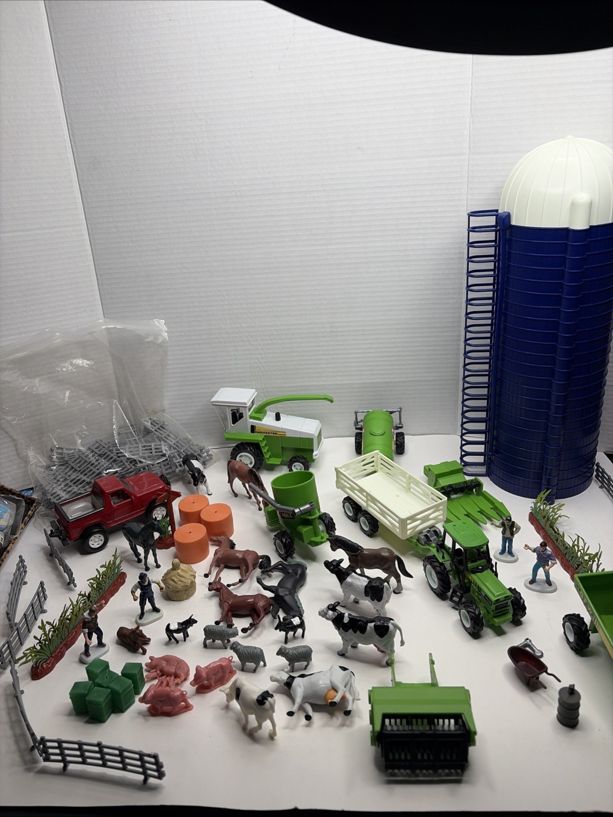 new ray toys Country life 110 Piece farm