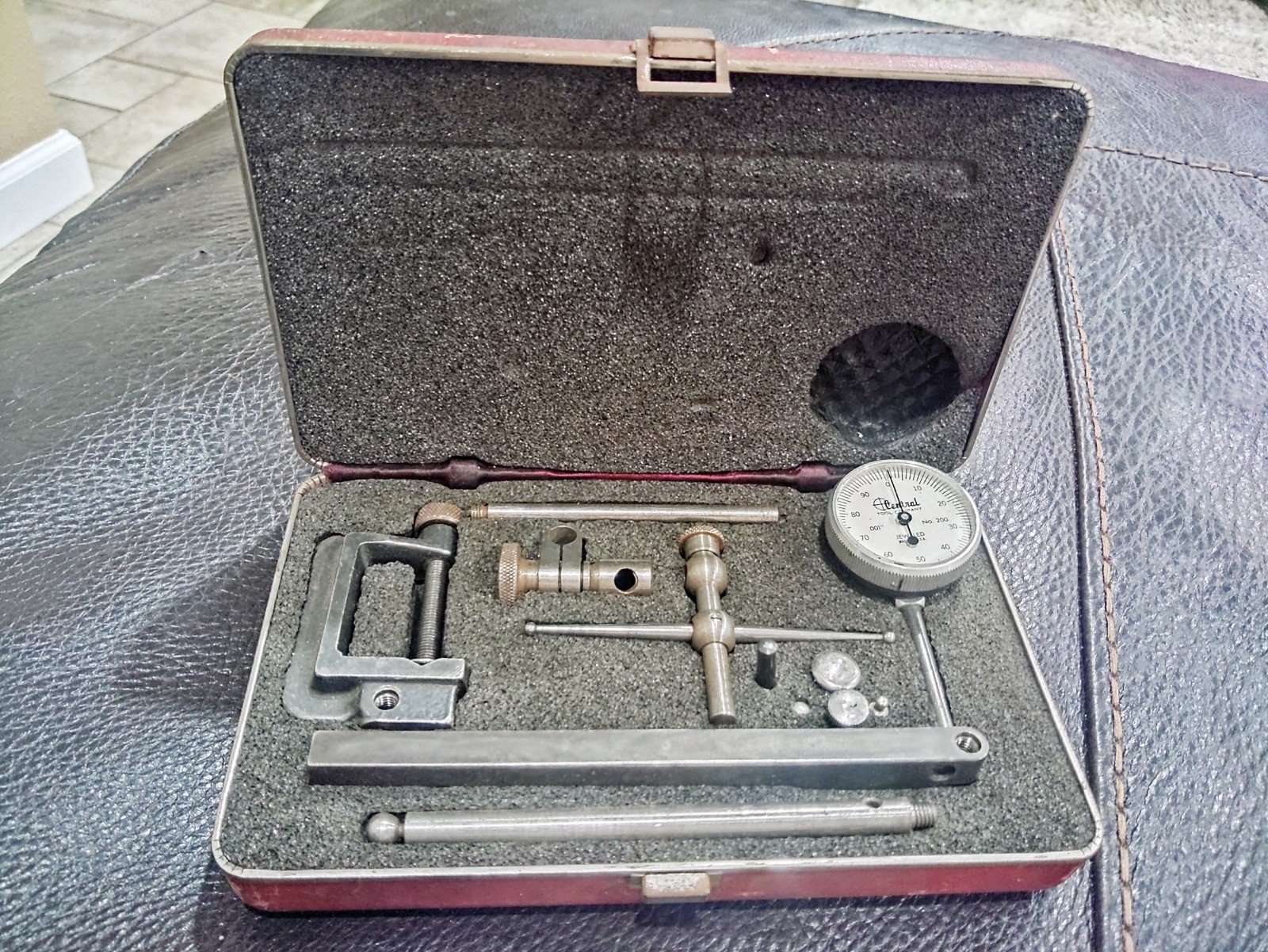 starrett no 196 universal dial test indicator set with Central indicator