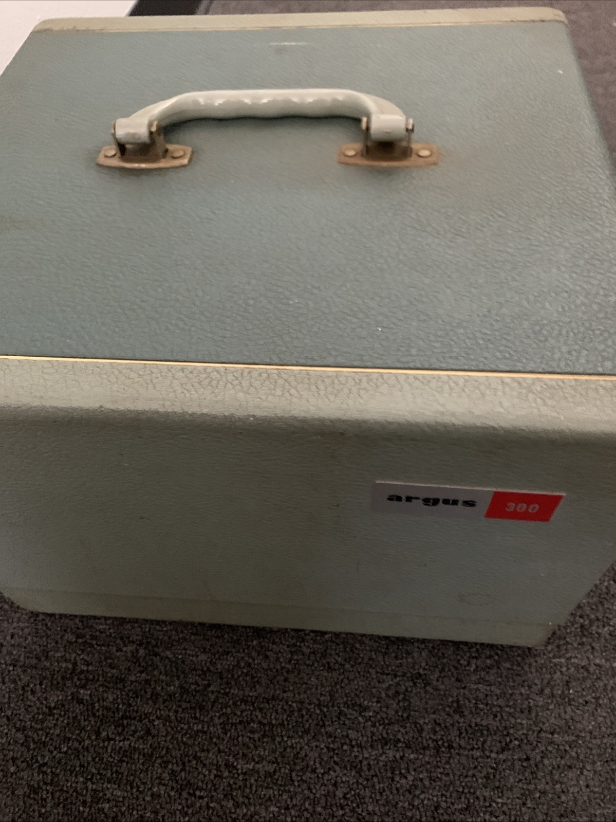 Vintage- Argus 300 Automatic Slide Projector w/ Carrying Case WORKS! Tested