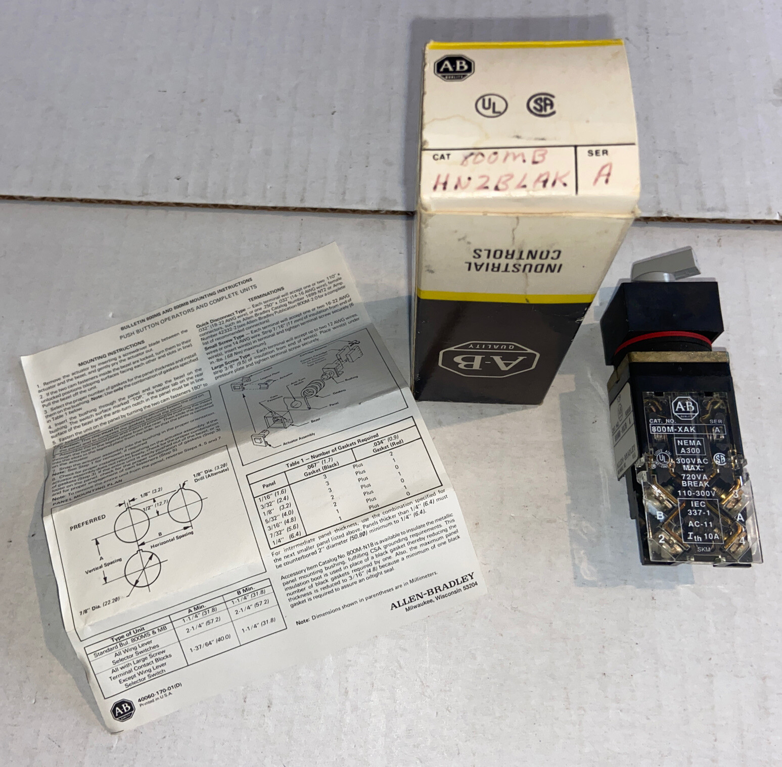 ALLEN BRADLEY 800MB-HN2BLAK ser A SELECTOR SWITCH,  800MB-HX2B, 800M-XAK