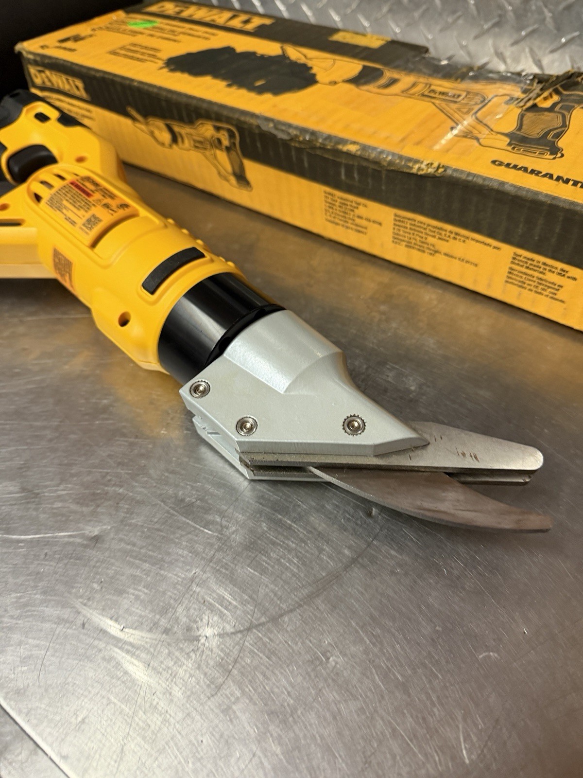 DEWALT DCS498B 20V MAX Lithium-Ion Cordless Shear. Tool only Free Ship