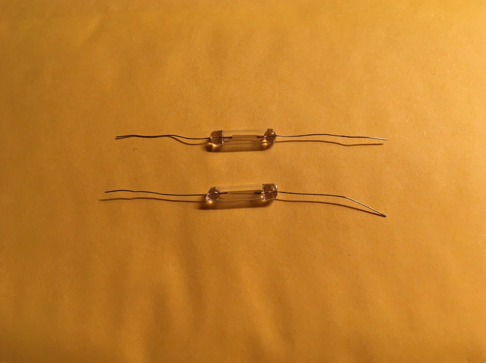 (2) 8v-55mA   8V .055A Vu Meter AXIAL WIRE INCANDESCENT LAMPS/Meter Toshiba