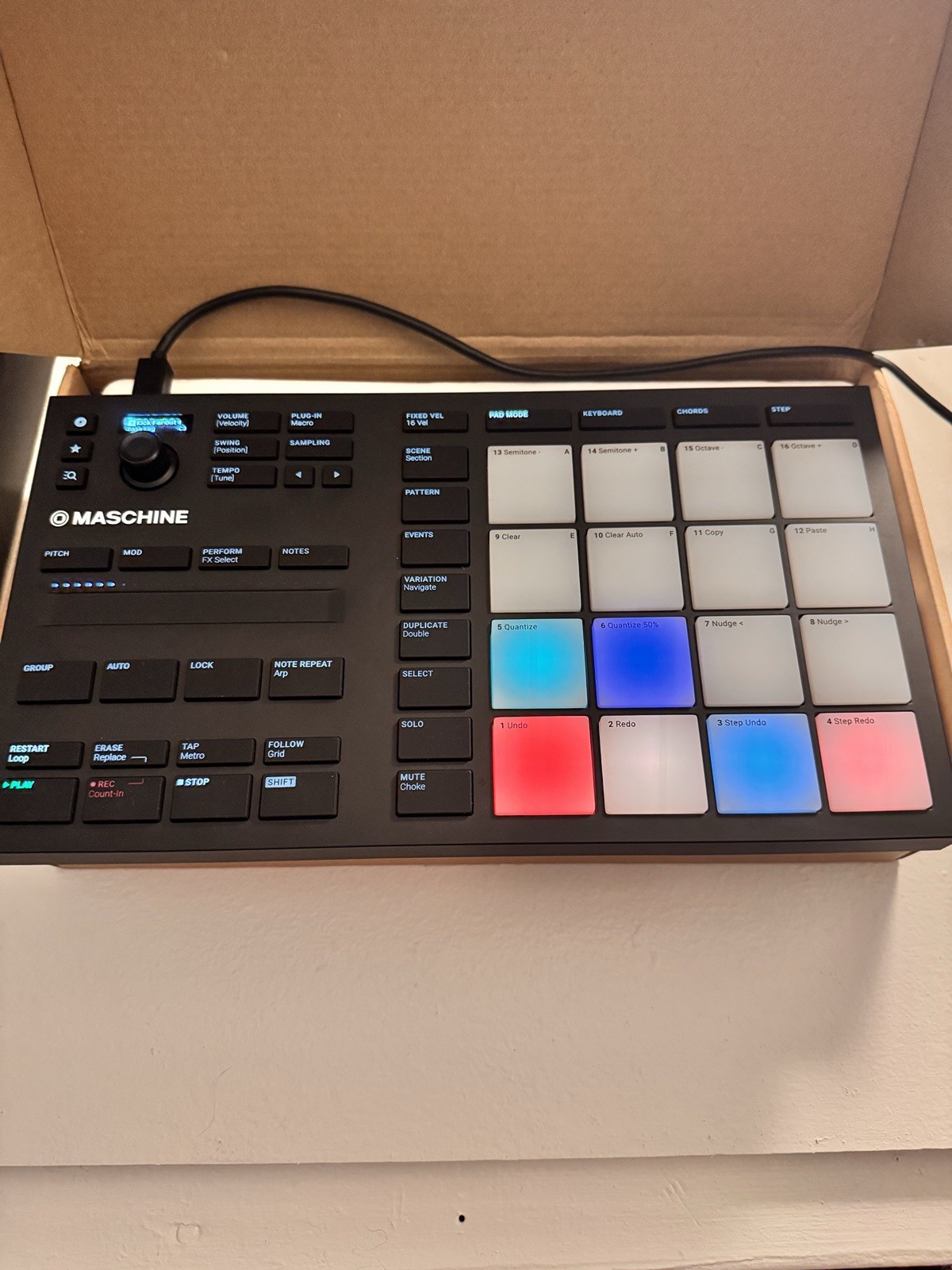 Native Instruments Maschine Mikro MK3 USB MIDI Controller w/ Box & Cable