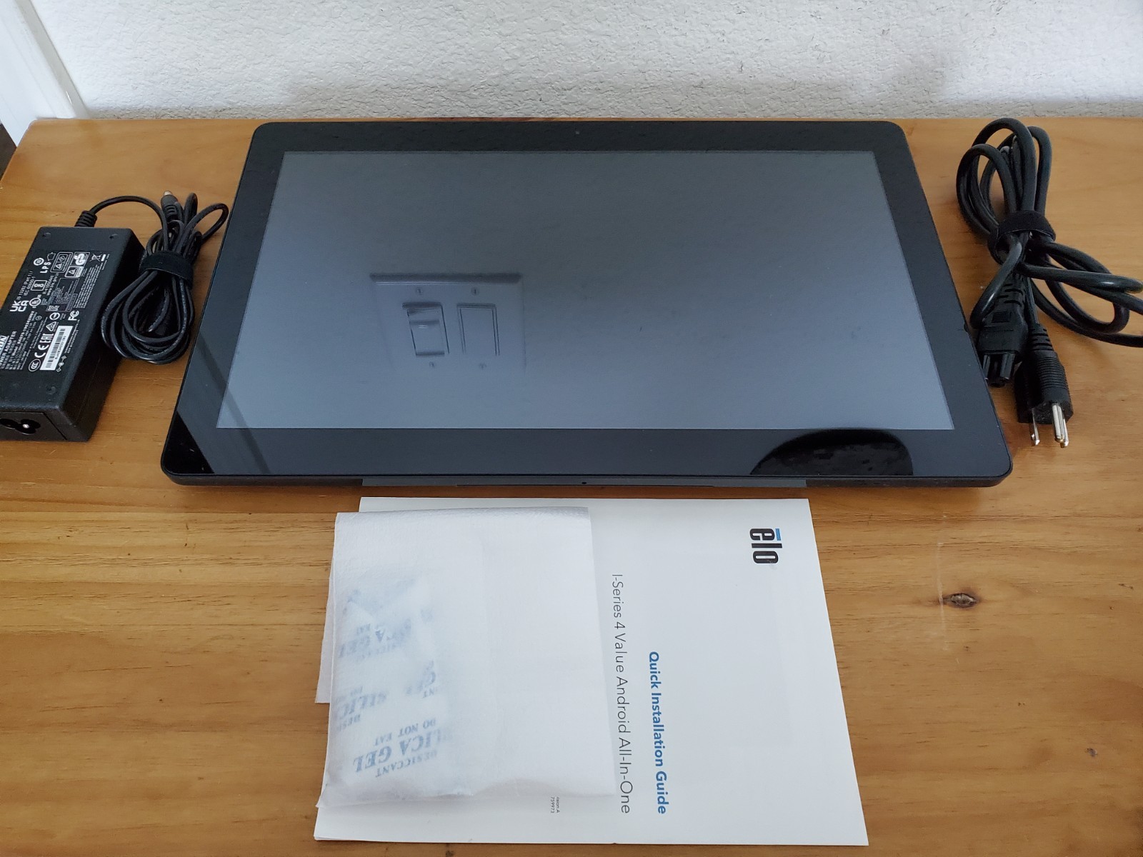 ELO 15" I-Series 4.0 AiO Android 12 Touchscreen Tablet Computer - E792461