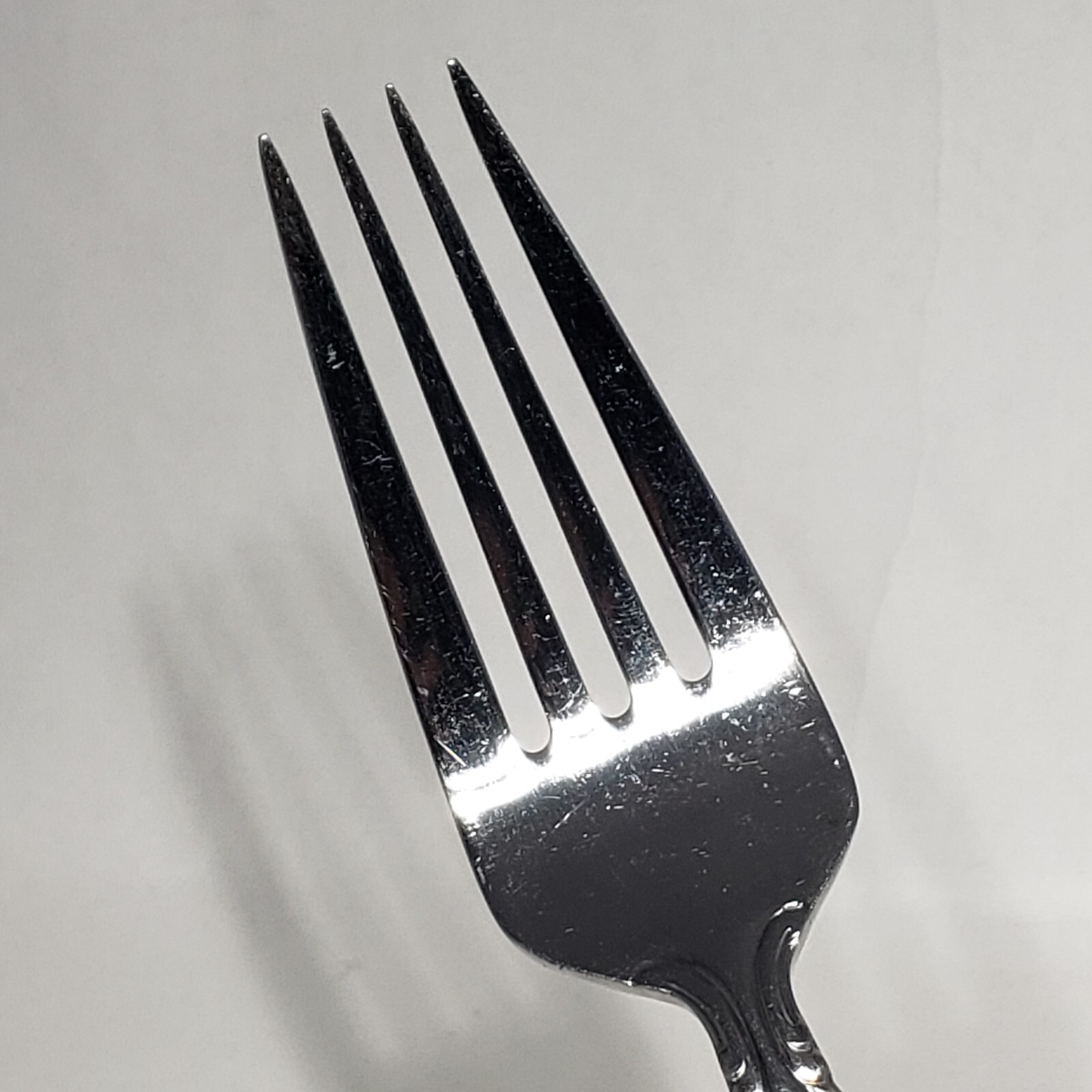 Oneida Stainless Mikayla 9" Medium Solid Cold Meat Serving Fork Discontinued