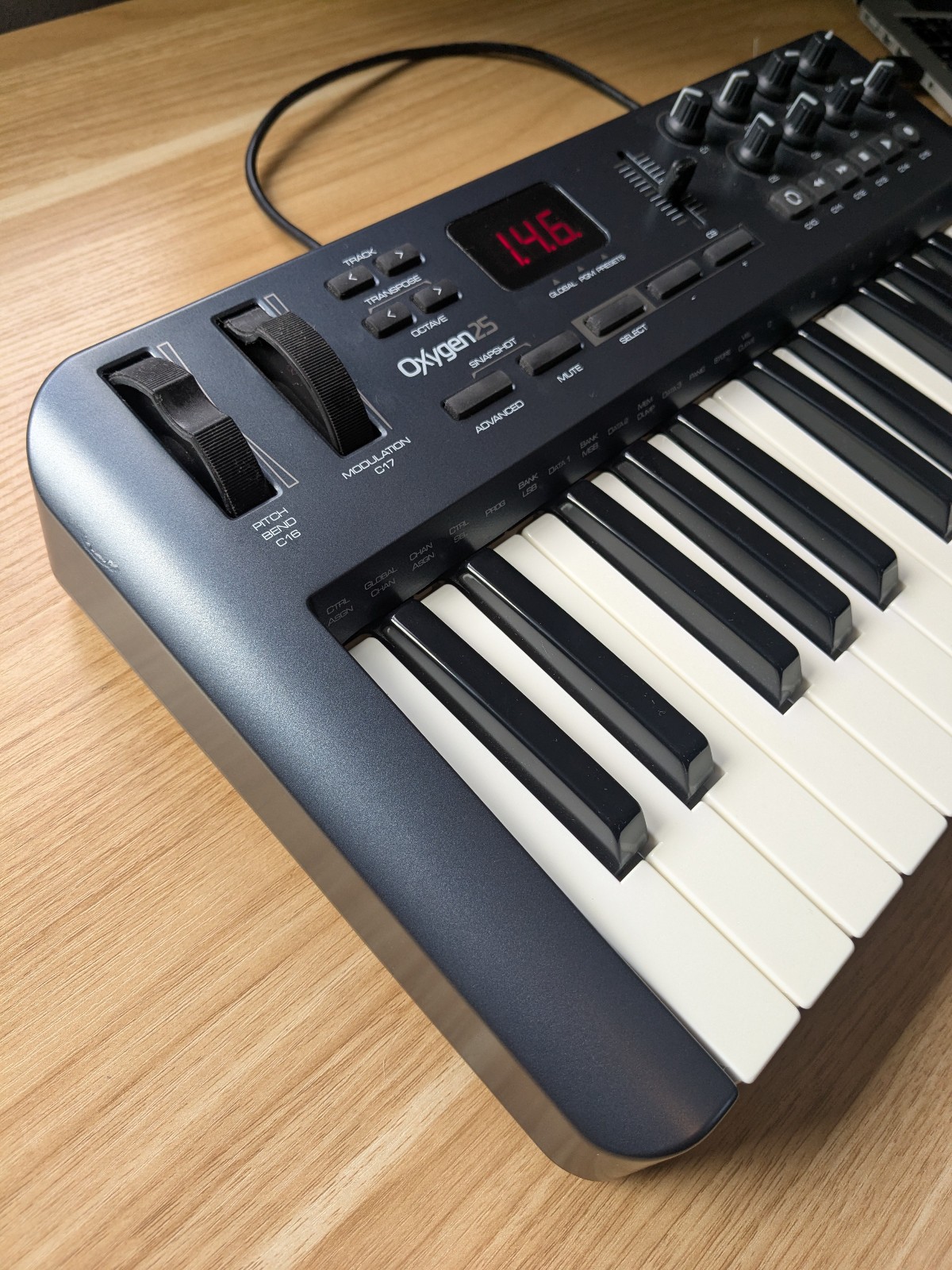 M-Audio Oxygen25 USB MIDI Keyboard Controller