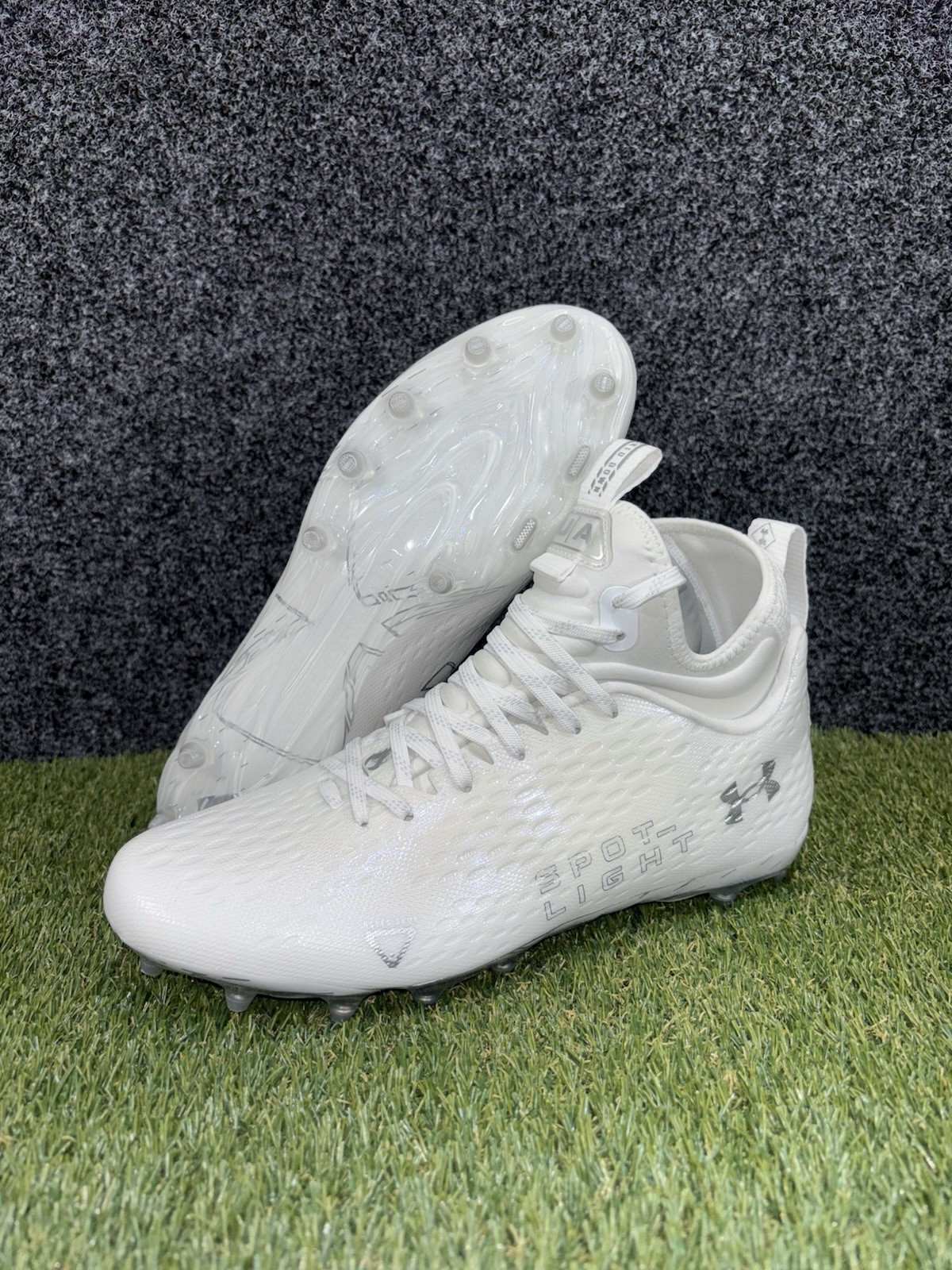 Under Armour Men's Size 12 US White Cleats Spotlight Lux MC 2.0 3025082-100