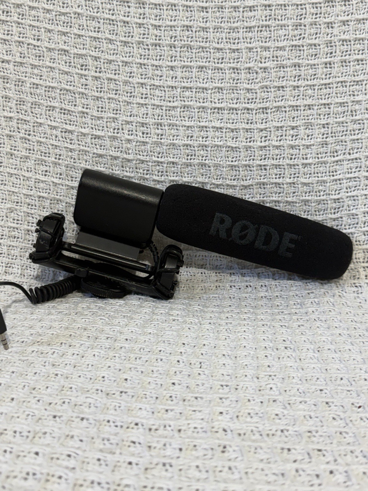 RØDE VideoMic Shotgun Camera Microphone w/ Rycote Shock Mount & Windscreen