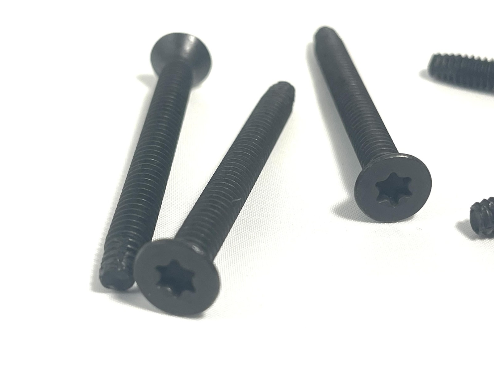 30 Pack 1/4-20 x 2 1/4 Inch Pre Oiled Corrosion Resistant Thread Cutting Trai...