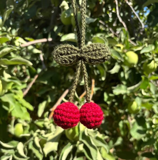 HAND MADE CROCHET KEYCHAIN CHERRIE APPLE PRETZEL FISH AMIGURUMI MIFFY BAG CHARM