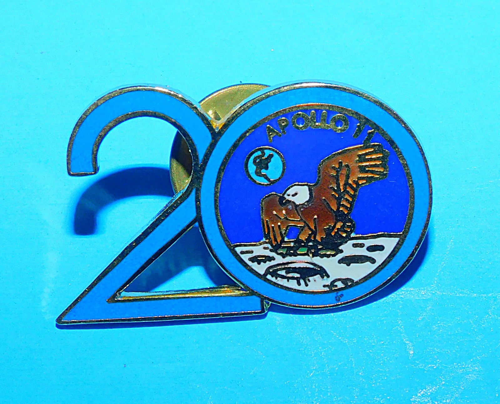 APOLLO 11 BRASS ENAMEL 20TH ANNIVERSARY PIN 1969-1989 NASA