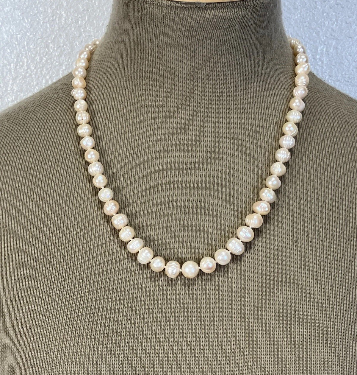 375 Mark White gold  freshwater pearls Necklace 22”