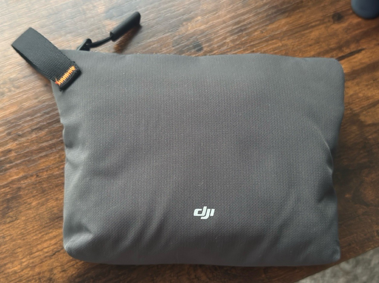 DJI Mic Wireless Clip-On Mic Kit 2 Transmitters/Receiver Charging Case USB-C