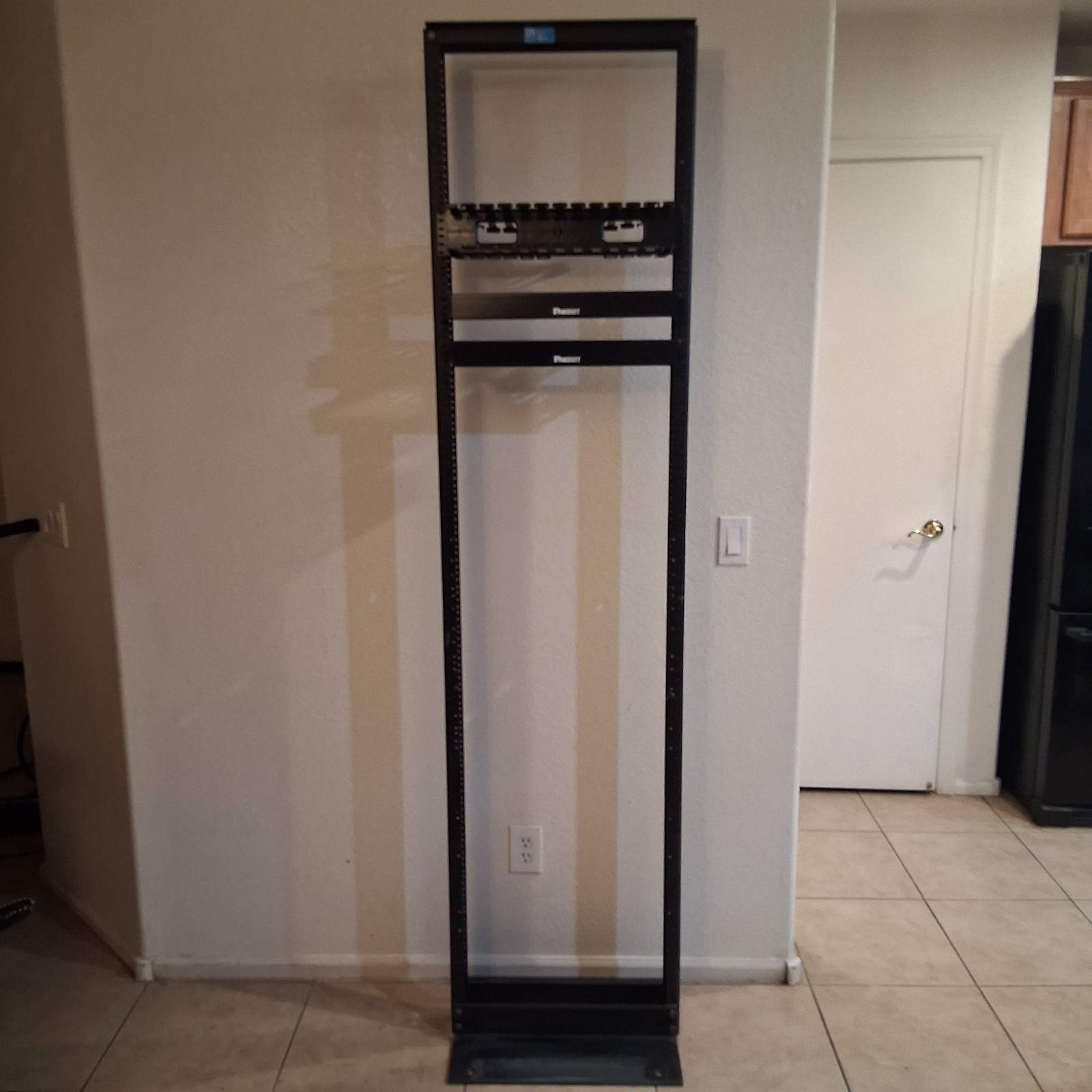 CHATSWORTH SERVER RACK 7' 45U FULL NETWORK BLACK W/ PANDUIT CABLE MANAGEMENT