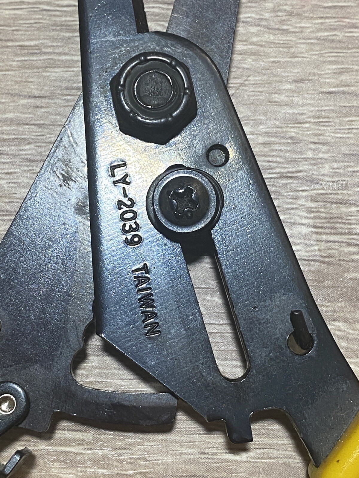 Slim Nose Wire Stripper