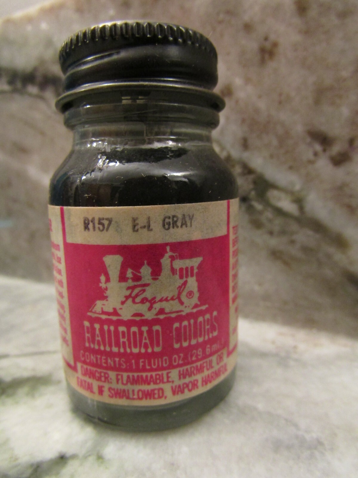 FLOQUIL RAILROAD COLORS MODEL PAINT - 1oz 1 OUNCE - R157 E-L GRAY