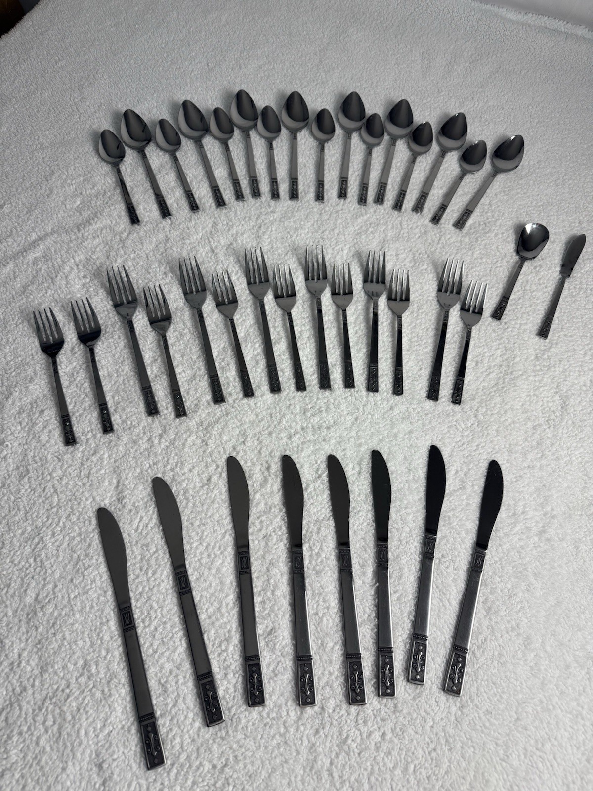 Interpur Cortina Stainless Steel MCM Flatware Japan 40 Pieces Fleur de Lis