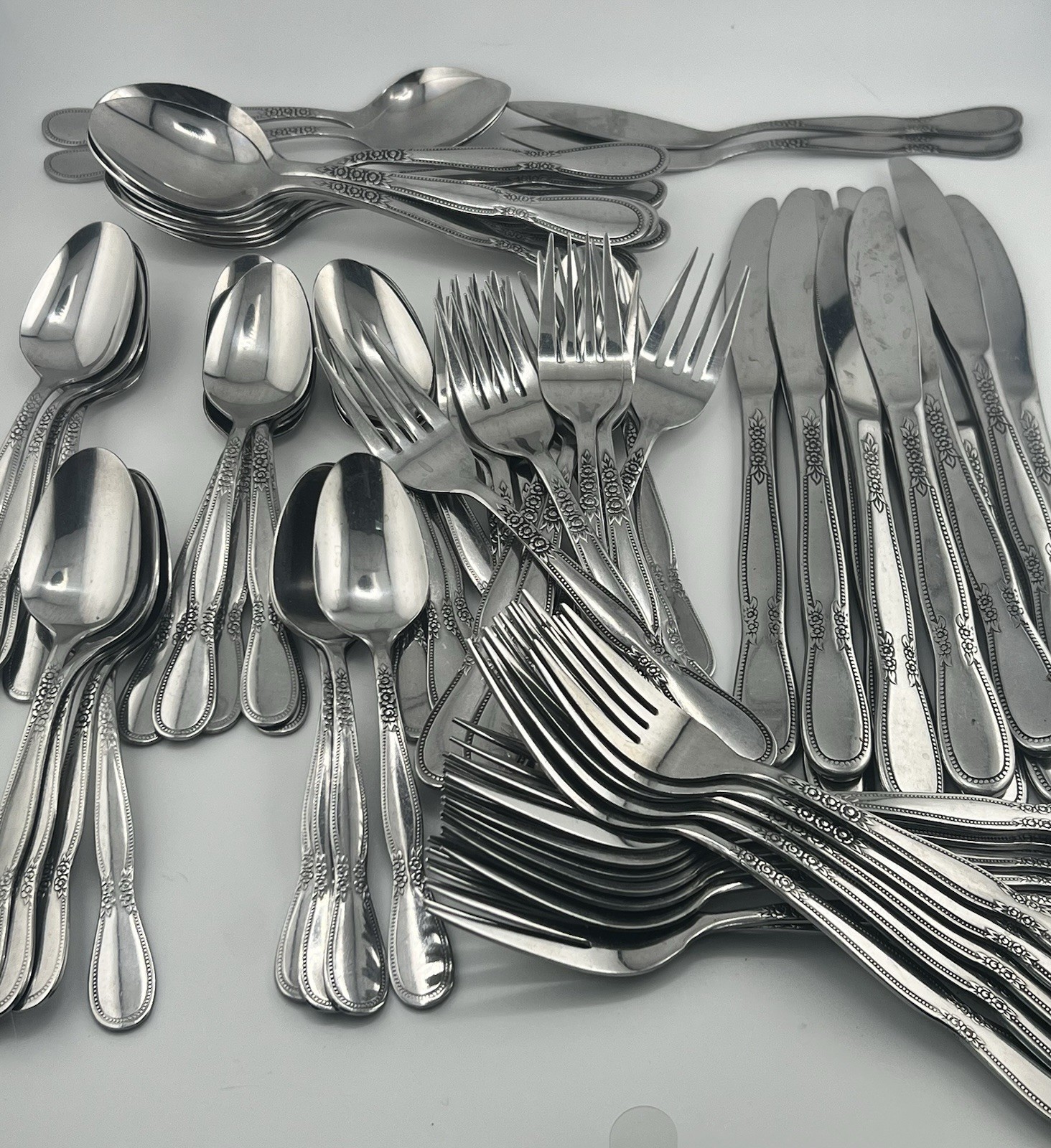 Oneida Northland COLONIAL BOUTIQUE Stainless Beaded Flatware 72 piece Set