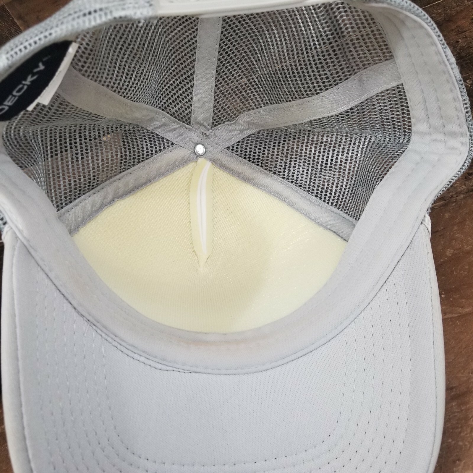 X-Treme Baseball Cap Snapback one size Grey and White Mesh Back