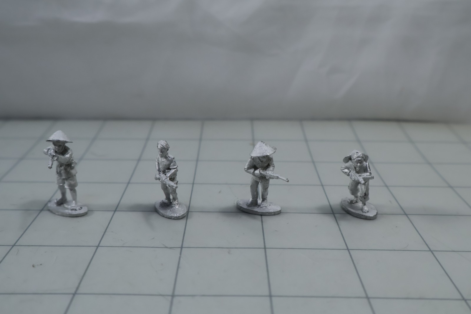 4-piece War Game Miniatures 28mm Unpainted Vietnam War Viet Cong DS10 NEW