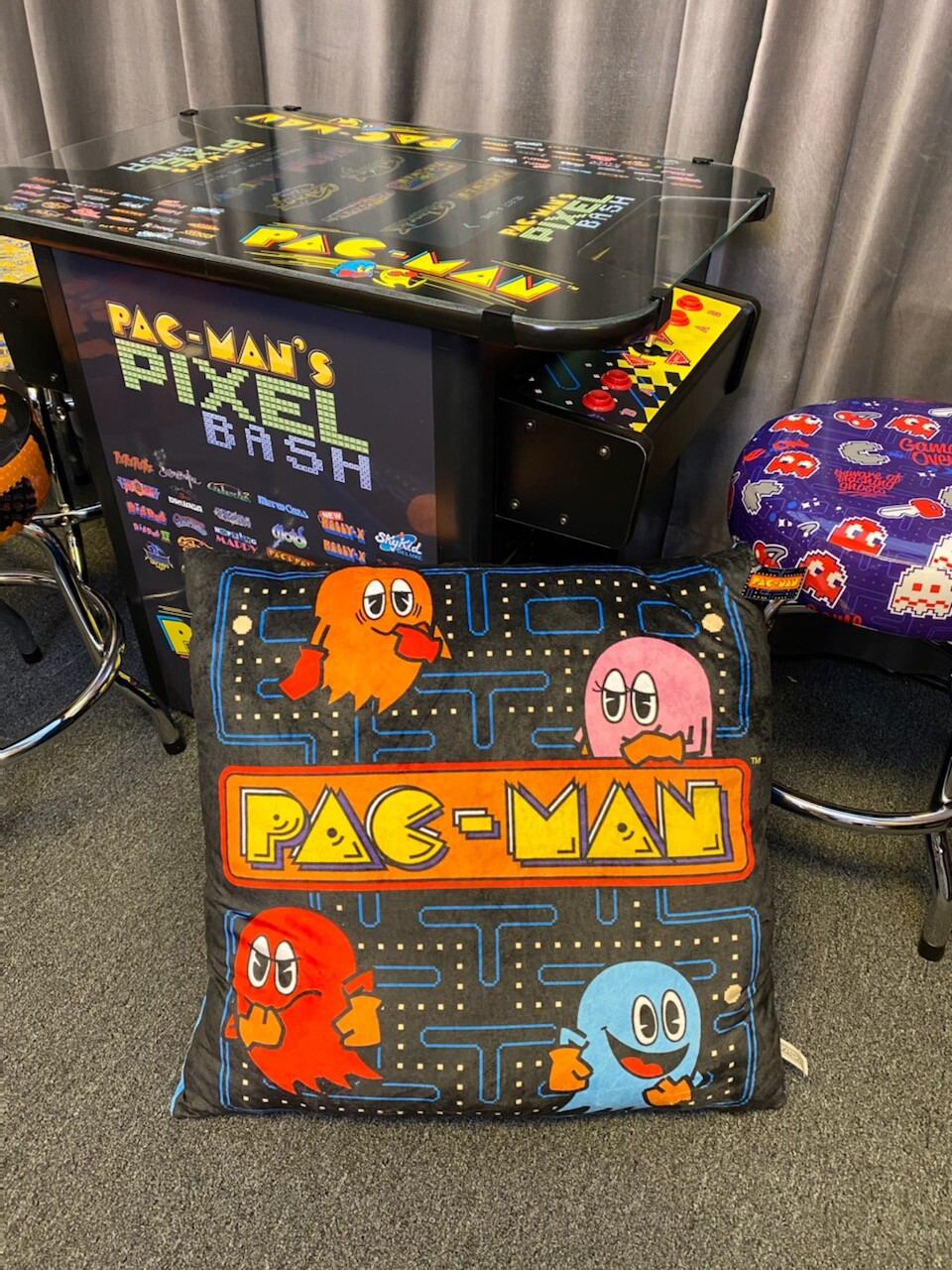 Pac-Man Pixel Bash Cocktail 32 games Black Finish