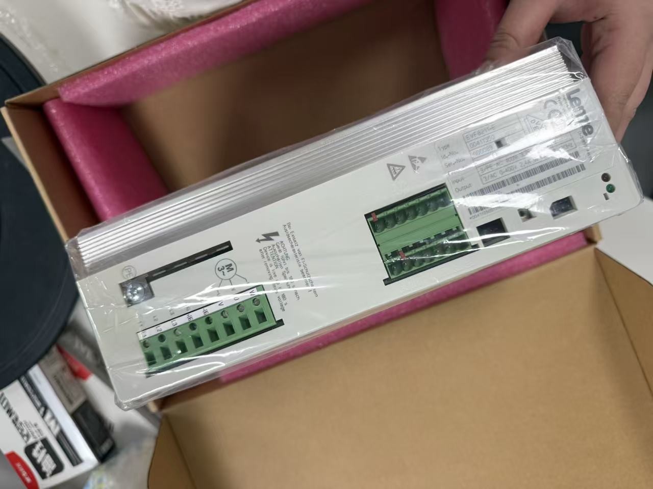 1PCS EVF8211-E, 00402833 EVF8211E NEW LENZE Frequency Inverter