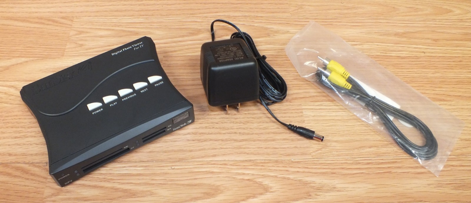 Genuine Sandisk (SDV1-R) Digital Photo Viewer For TV With Power Supply **READ**