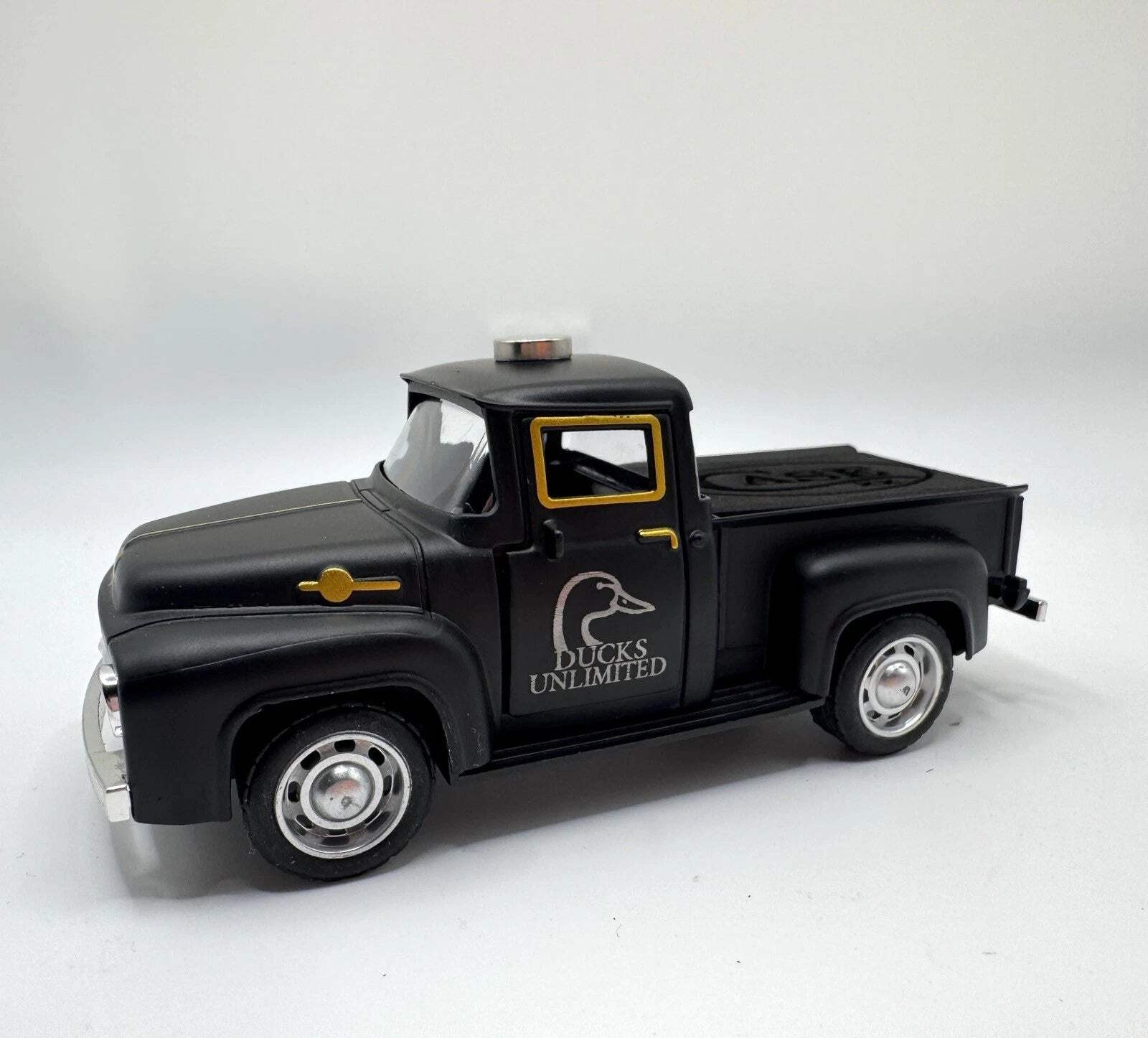 Case XX Ducks Unlimited Toy Truck Knife Display Stand w/ Magnet & Foam