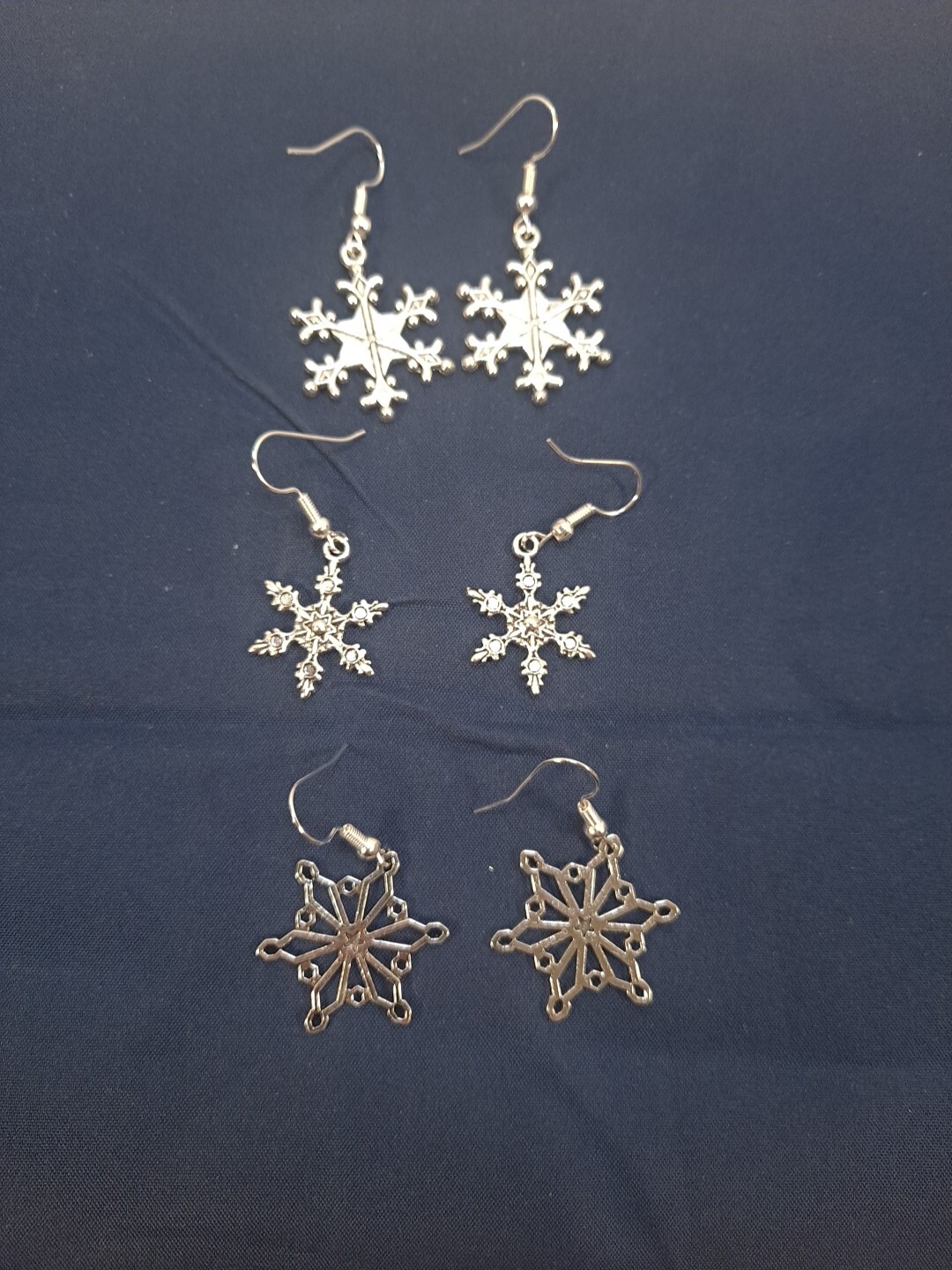New 3 Pair Silvertone Snowflake Pierced Earrings 1 Inch Long