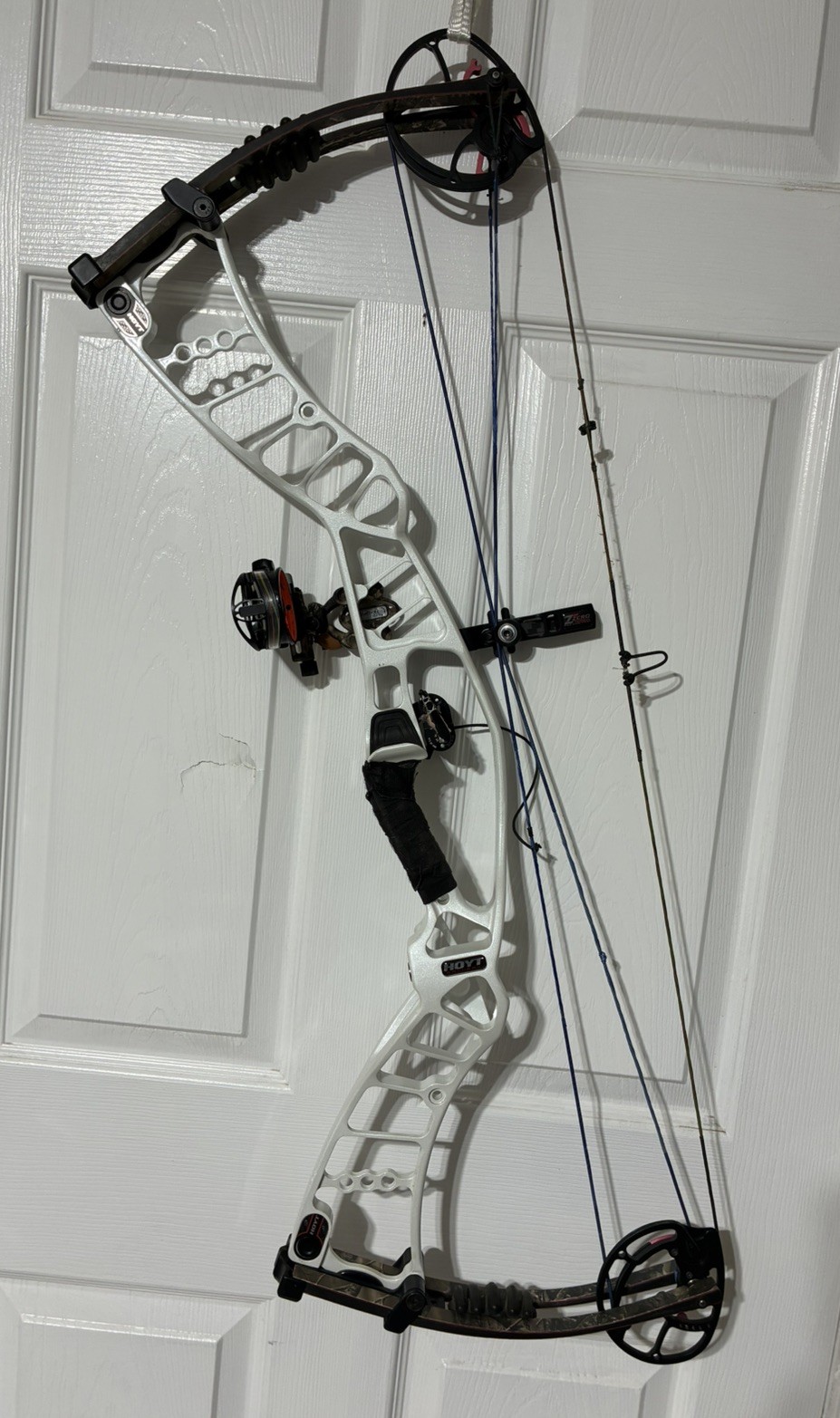 Hoyt Nitrum 34—-70lb, 28" DL, RH,  RKT #3 CAM