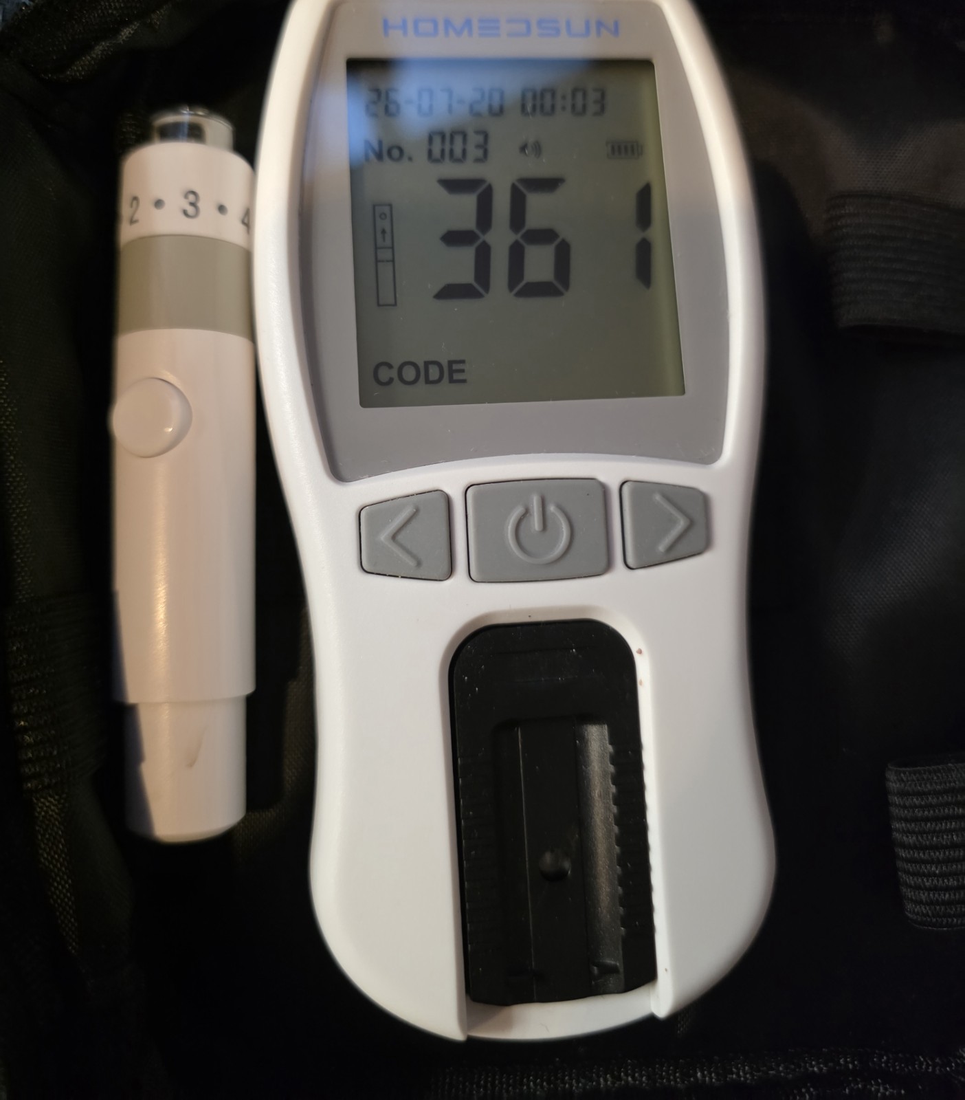 HOMEDSUN BHM-102 Digital Hemoglobin Analysis Meter Blood Tester Kit w/ Case   R4