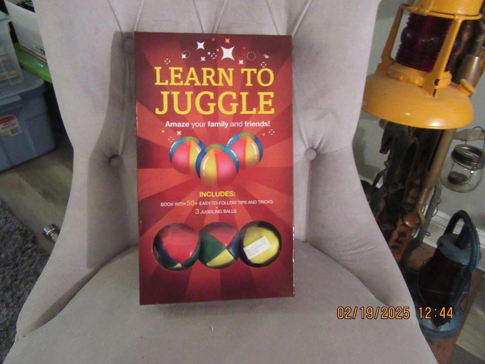 Never Used Learn to Juggle Kit With Book and 3 Juggling Balls Great Shape!