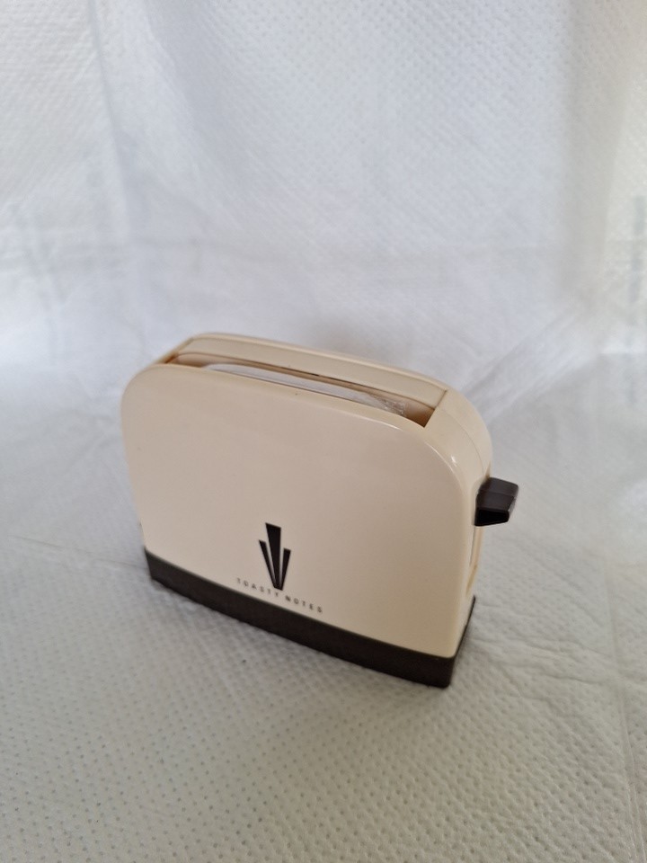 VINTAGE KITCHEN 4 1/2" HIGH TOASTY NOTES POP UP PAPER NOTES TOASTER SHAPE
